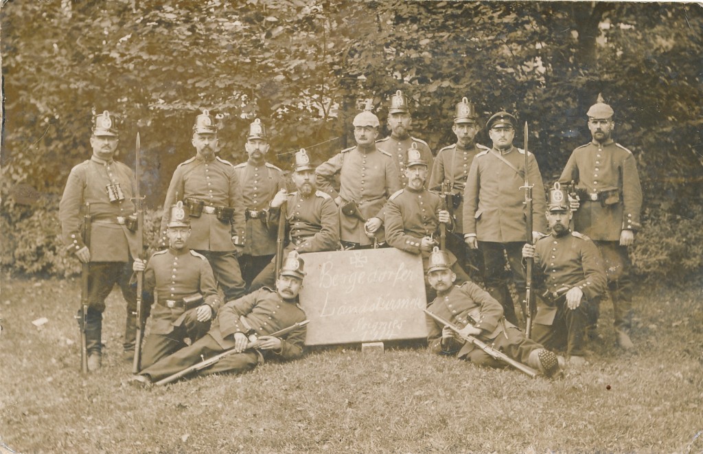 auf der Tafel: "Bergedorfer Landstürmer. Soignies 1914"
